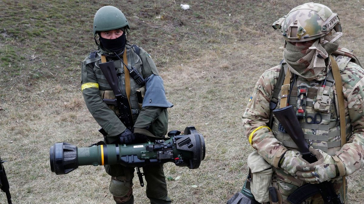 NATO už poslalo na Ukrajinu 17 000 protitankových střel a 2000 stingerů